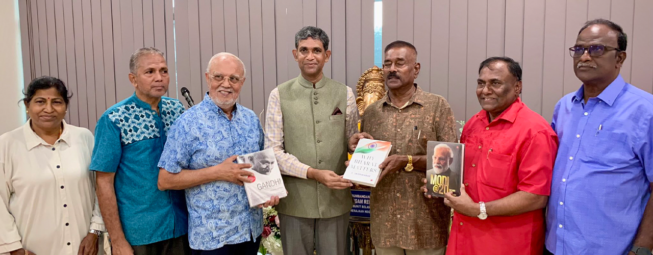 High Commissioner Mr.B.N. Reddy met the Management Committee of Dewan Gandhi (Gandhi Hall) led by its President Mr Venugopal in Sungai Petani, Kedah