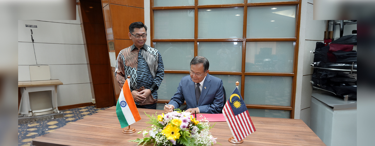 H.E. Dr. Rajkumar Ranjan Singh, Hon'ble Minister of External Affairs and Education meeting with H.E. Datuk Mohamad Bin Alamin, Hon’ble Deputy Foreign Minister of Malaysia 
